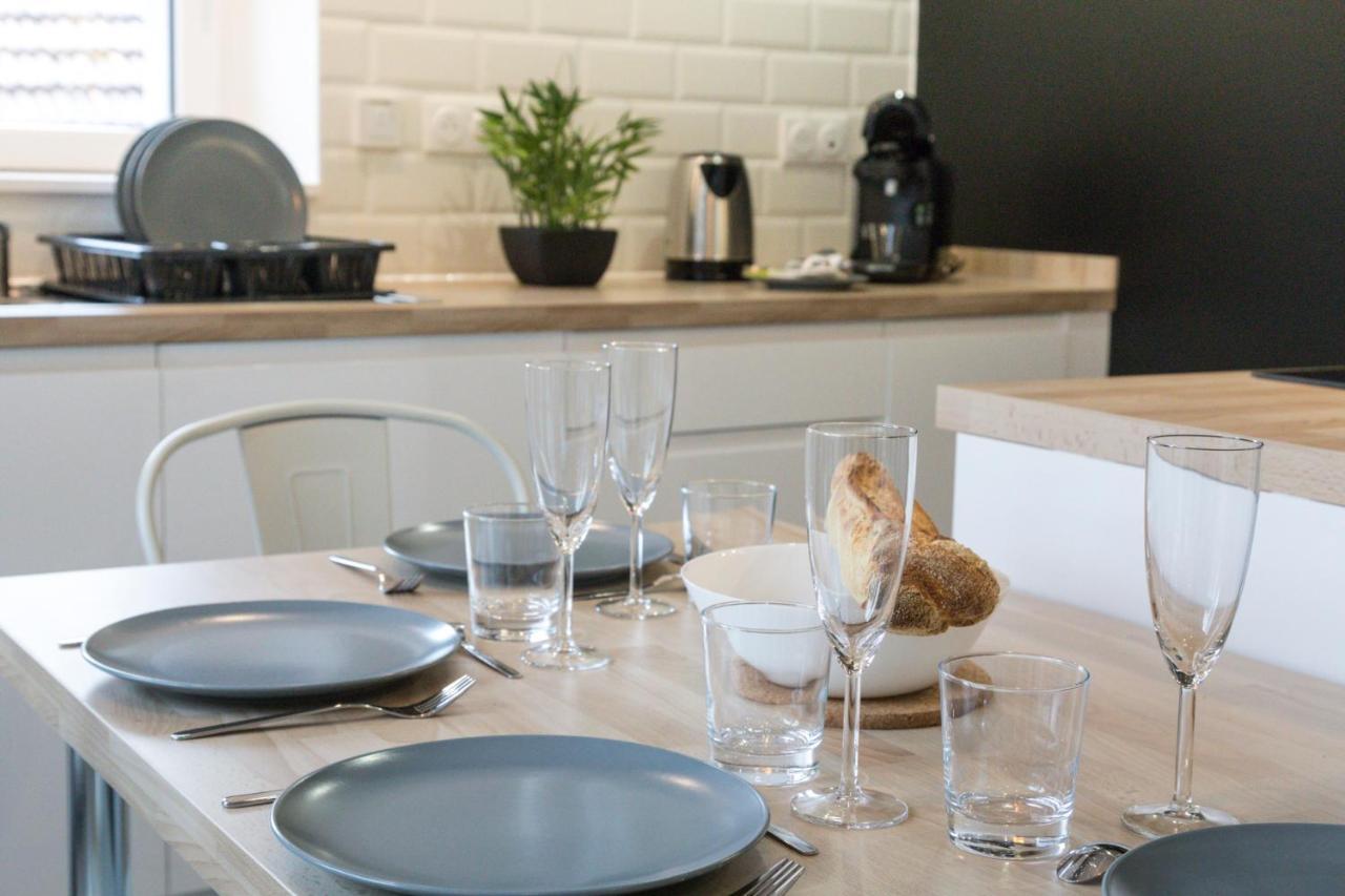 Appart-Hotel N 4 Calme Avec Terrasse, Wi-Fi Haut Debit, Petit-Dejeuner, Room-Service Et Parking Prive Chouzelot ภายนอก รูปภาพ